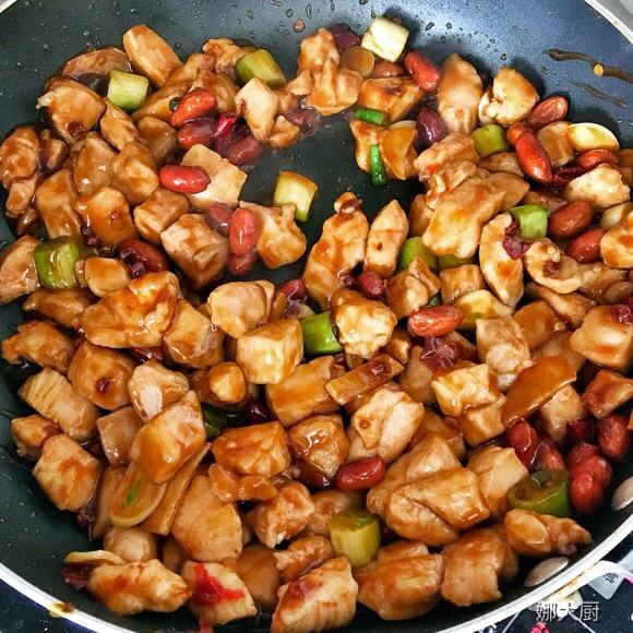 宫保鸡丁的制作方法视频窍门(宫保鸡丁制作方法及配料视频直播)