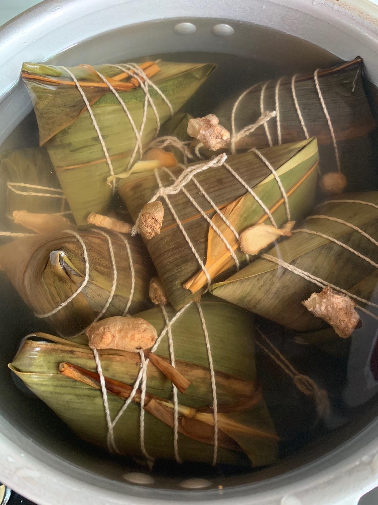 大肉粽的做法视频(大肉粽的做法视频大全)