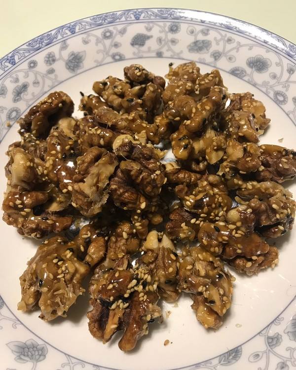 拔丝核桃仁的做法视频(拔丝核桃的做法视频窍门)