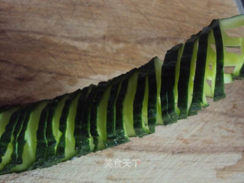 蓑衣黄瓜的制作方法视频(蓑衣黄瓜的制作方法视频窍门)