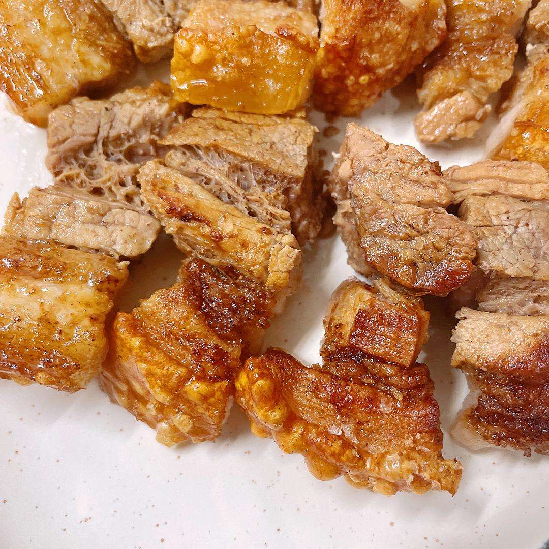 脆皮五花肉的制作视频(脆皮五花肉的制作视频窍门)