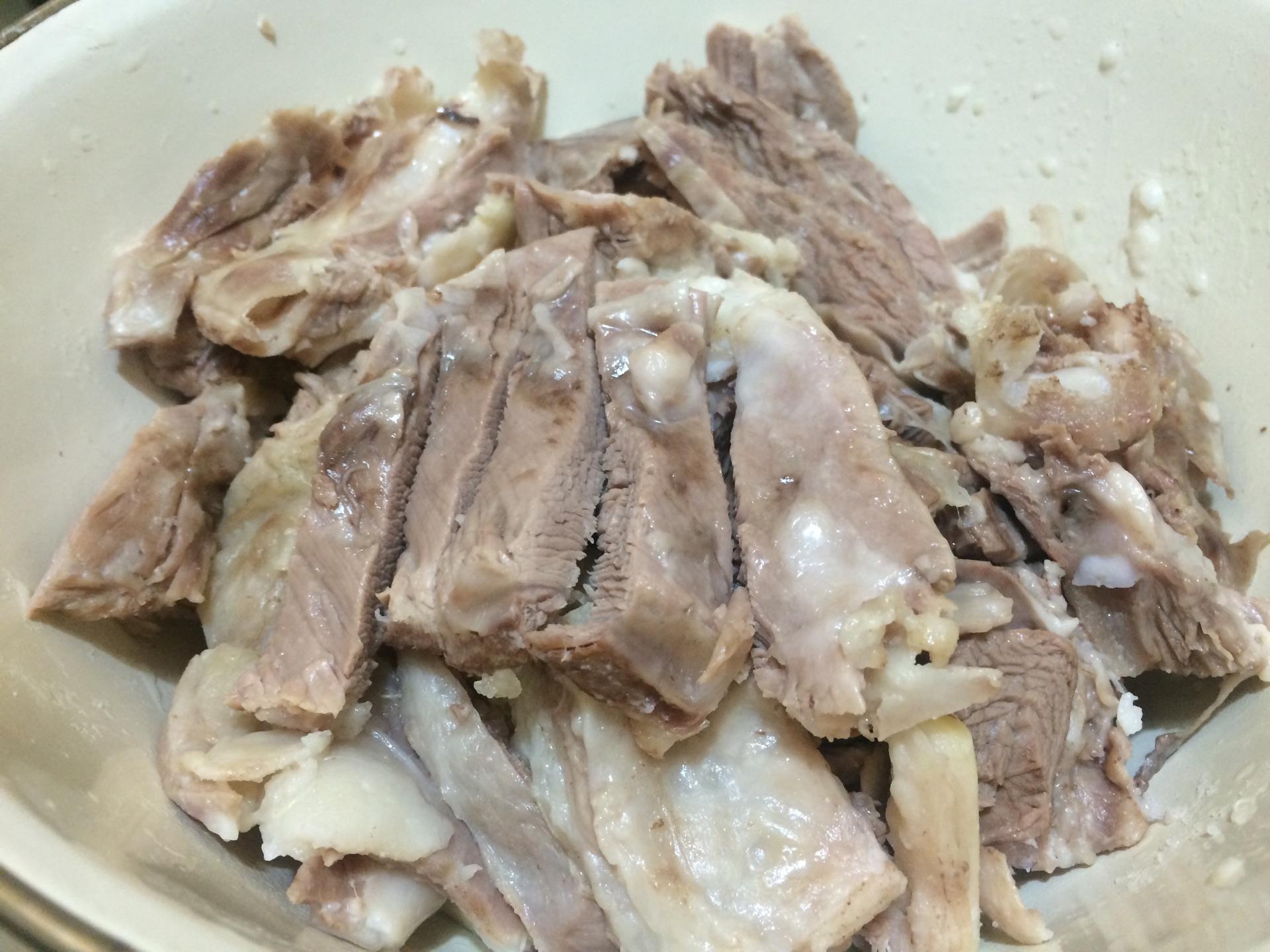 白切羊肉的正宗做法视频(白切羊肉的做法及配料视频)