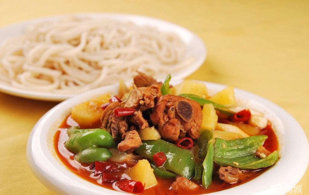 新疆拉条子的做法视频(新疆拉条子的做法视频窍门)