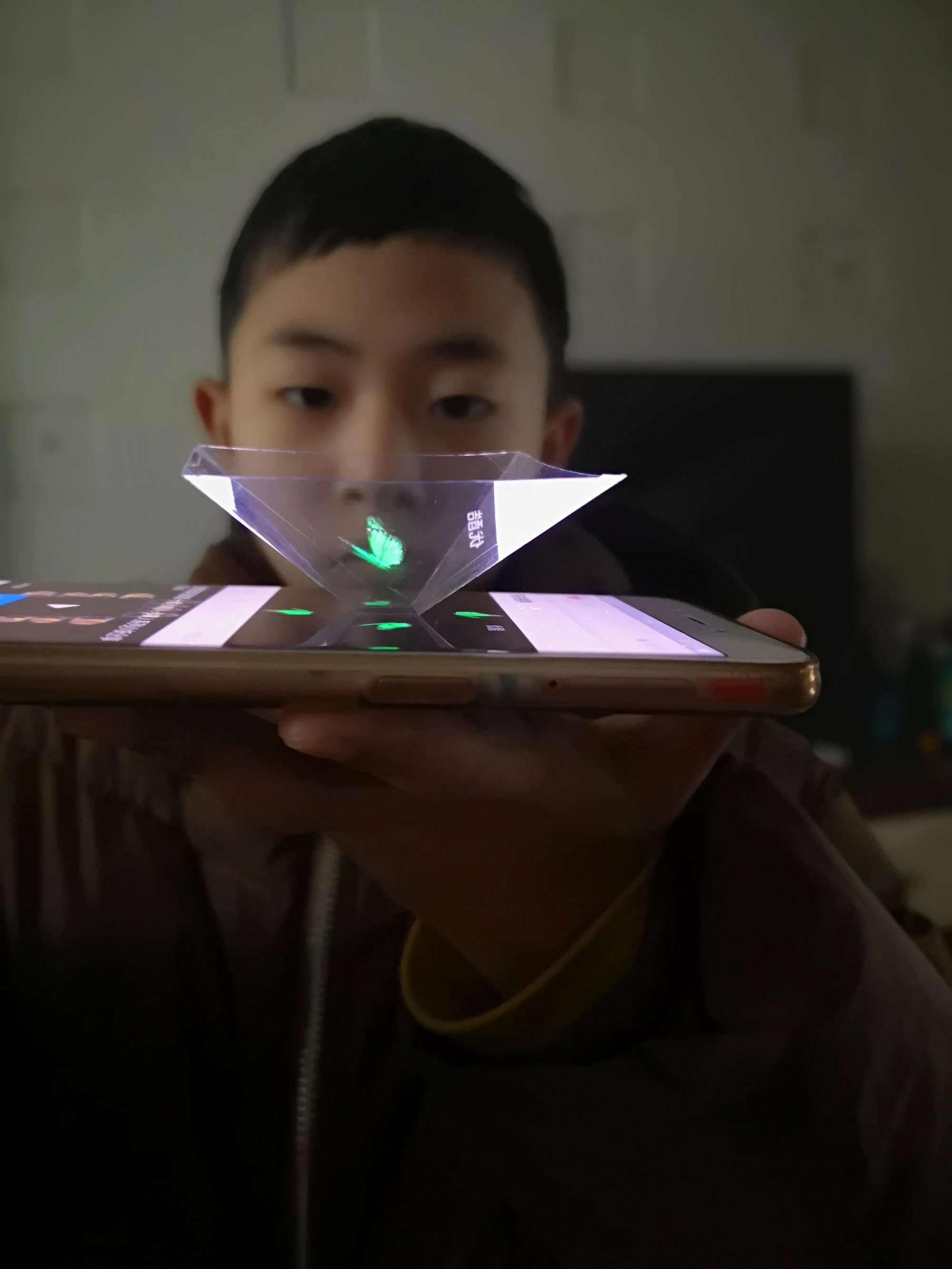 全息投影制作视频(制作全息投影的视频)