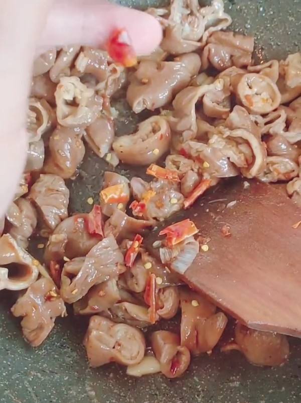 火爆肥肠的做法视频(火爆肥肠的做法视频 川菜)