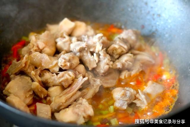 红烧兔肉做法视频(红烧兔肉做法视频窍门)
