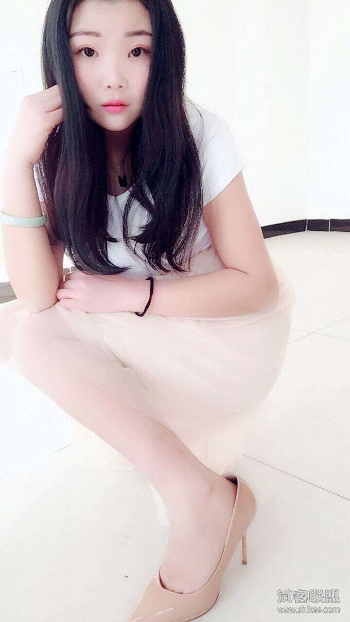 短秀视频(短秀视频从领口往下织)