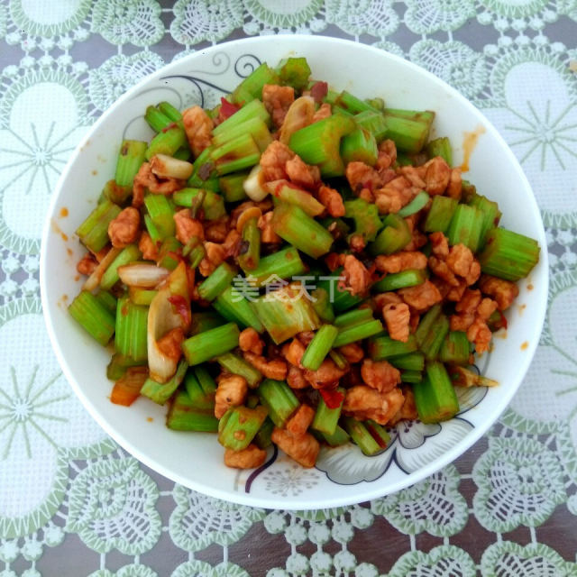 炒芹菜怎么做视频(炒芹菜怎么做视频教程)