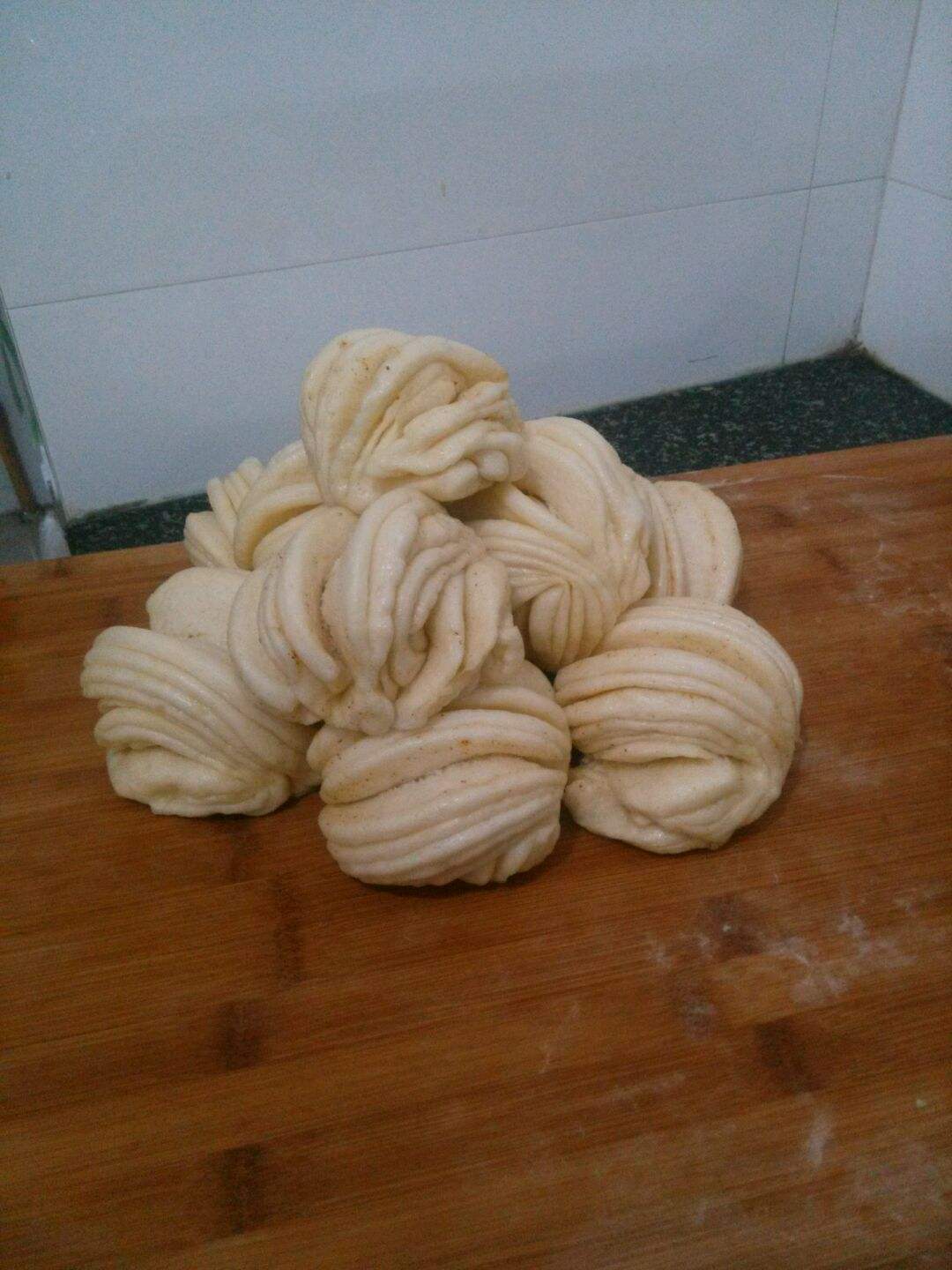 花卷的做法视频如何捏(做花卷的方法与步骤视频)
