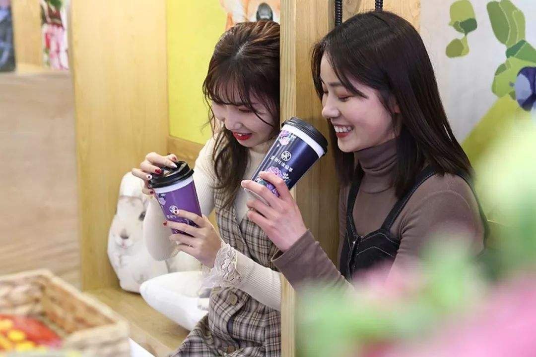 奶茶店宣传视频(奶茶店宣传视频配音乐)