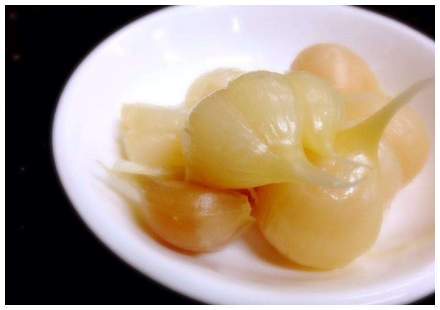 咸糖蒜的腌制方法视频(咸糖蒜的腌制方法视频窍门)