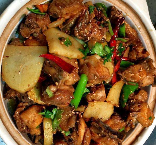 干锅鸡的做法视频(干锅鸡的做法视频窍门)