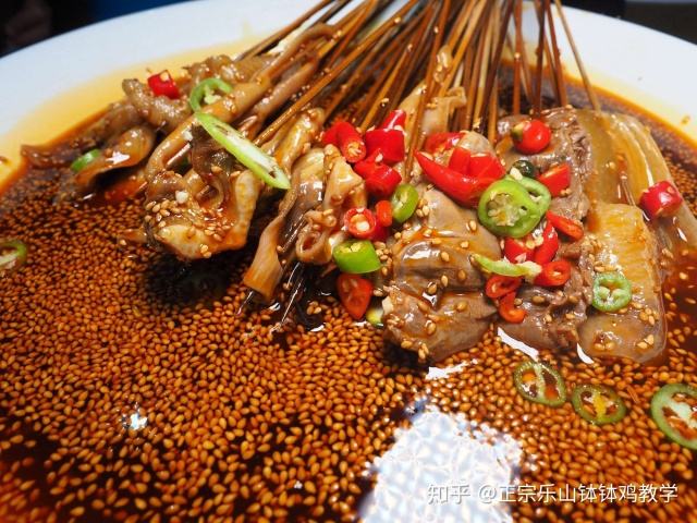 钵钵鸡的制作方法视频(钵钵鸡的做法视频教程窍门家庭)