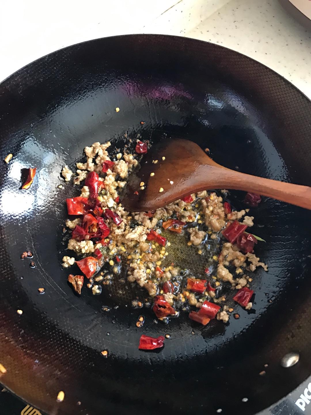 干煸肉片的做法视频(干煸肉片的做法视频窍门)