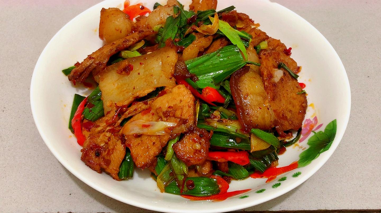 回锅肉怎么做的视频(正宗回锅肉的做法视频)