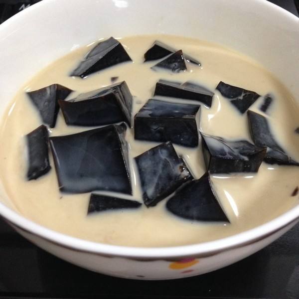 龟苓膏的做法视频(传统龟苓膏熬制的做法视频)