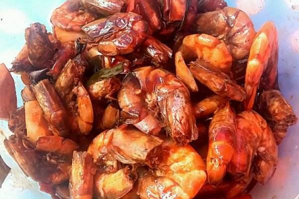 糖醋虾的做法视频(糖醋虾怎么做好吃小视频)