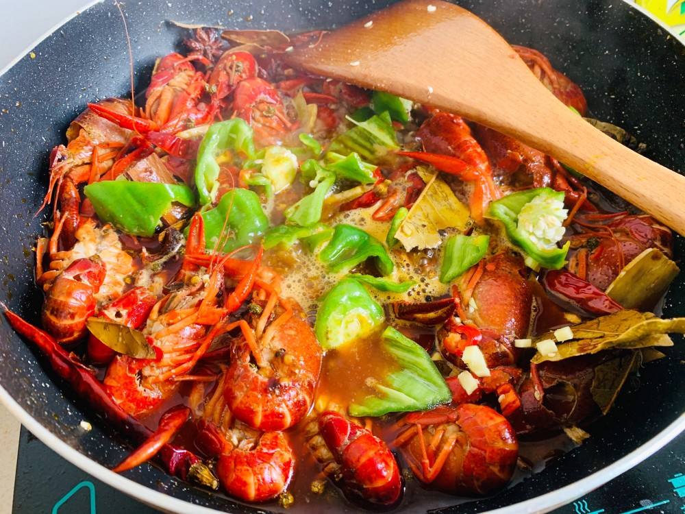 口味小龙虾的做法视频(口味小龙虾的做法视频窍门)