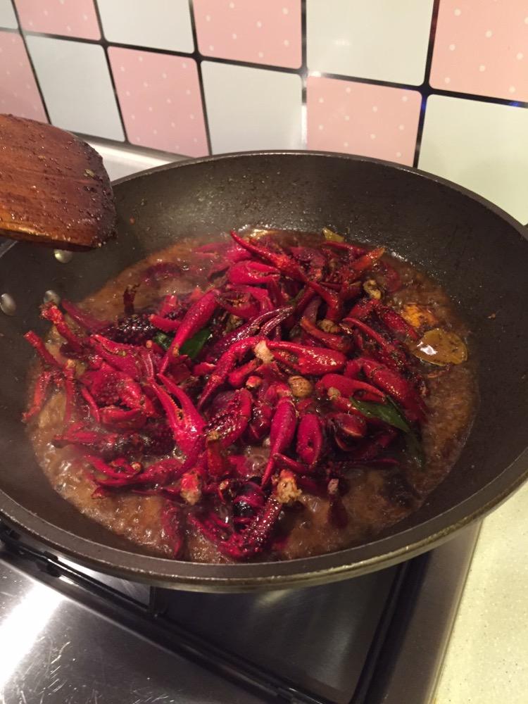 口味小龙虾的做法视频(口味小龙虾的做法视频窍门)