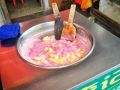 炒冰沙的做法视频(炒冰机如何制作沙冰)
