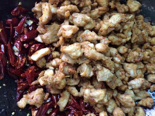 辣子鸡怎么做的视频(辣子鸡怎么做的视频教程)