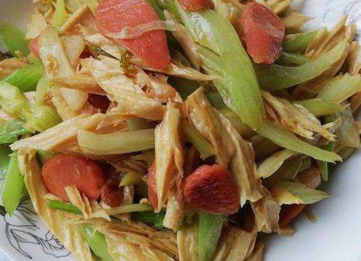 芹菜炒腐竹的做法视频(芹菜炒腐竹的做法视频教程)
