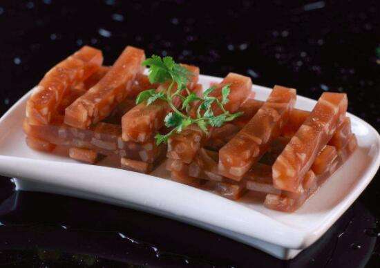 肉皮冻的制作方法视频(水晶肉皮冻的制作方法视频)
