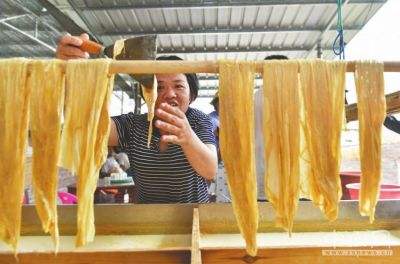 腐竹的制作过程视频(腐竹的制作过程视频播放)