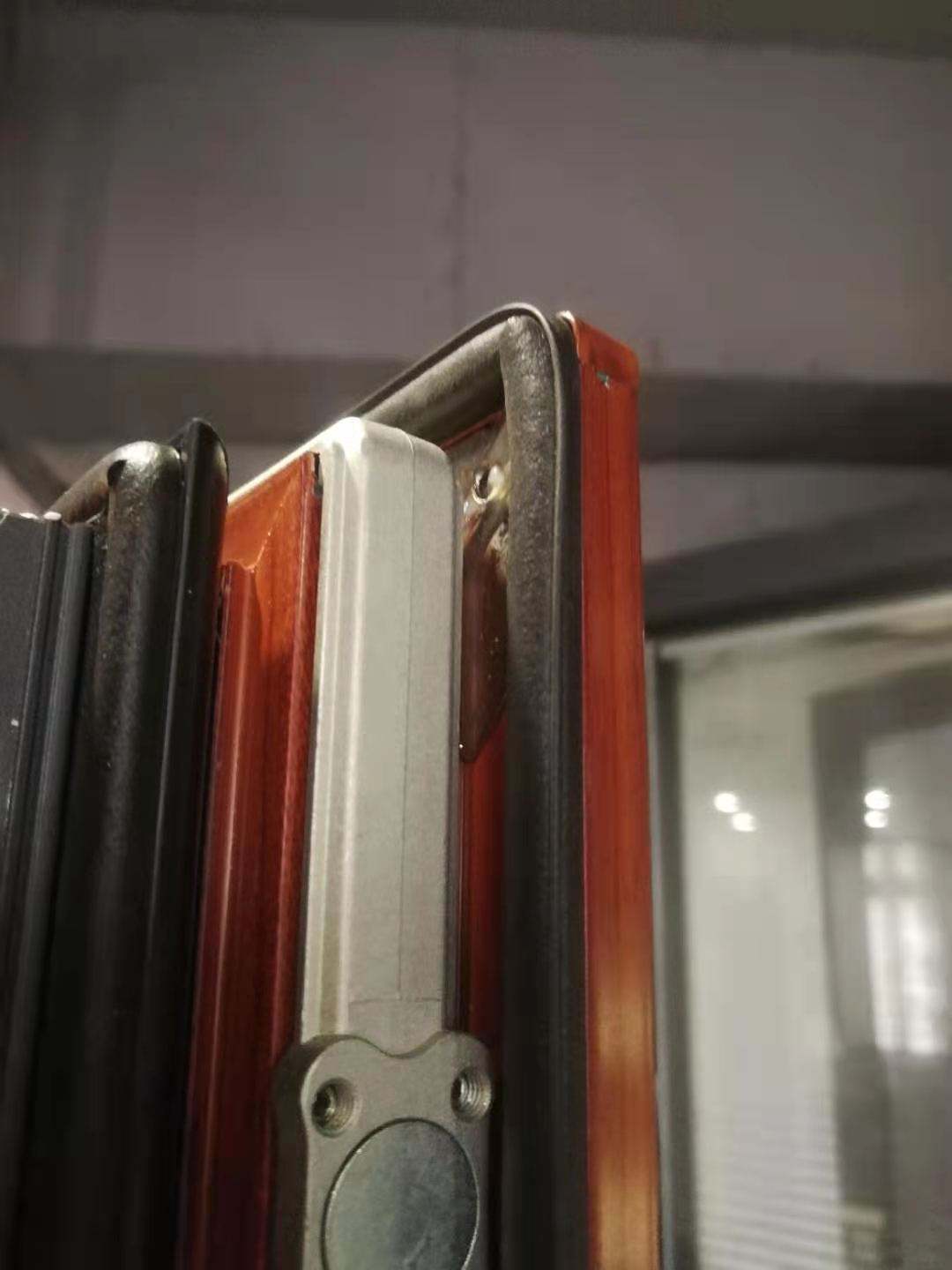 断桥铝三角形制作视频(断桥铝立体圆弧窗制作视频)