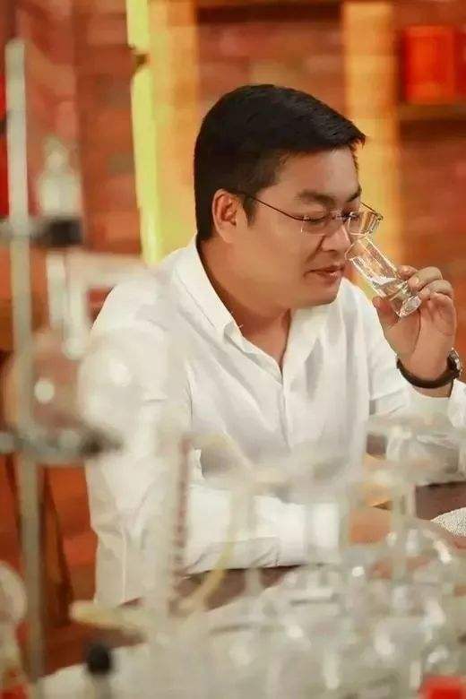 销售白酒的技巧的视频(销售白酒的技巧的视频教学)