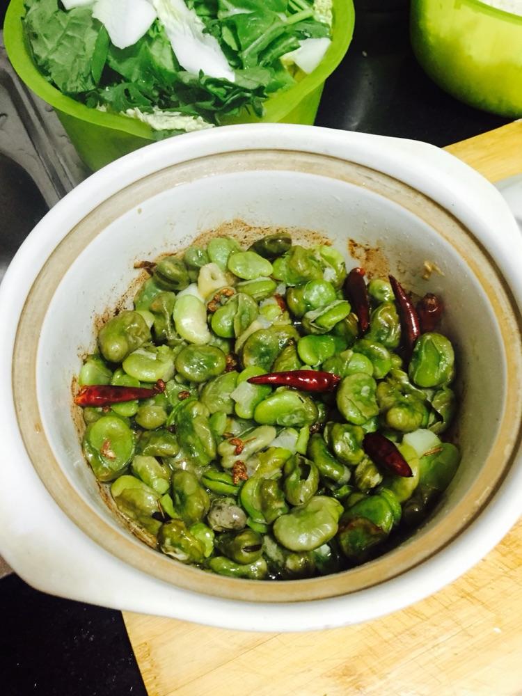 蚕豆煲的做法视频(蚕豆煲的做法大全集窍门)