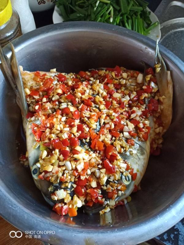 剁椒鱼头制作视频(剁椒鱼头制作过程视频)