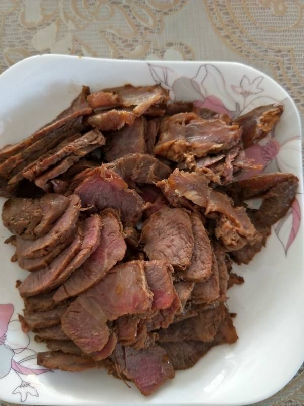 五香牛肉的做法最正宗的做法视频(原味五香牛肉的做法最正宗的做法视频)