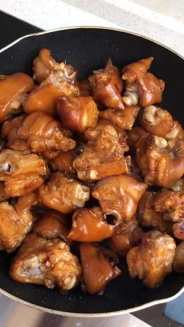 干煸猪蹄做法视频(干煸香辣猪蹄的做法)