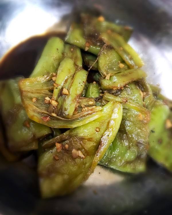 虎皮尖椒的正宗做法视频(虎皮尖椒的家常做法视频窍门)