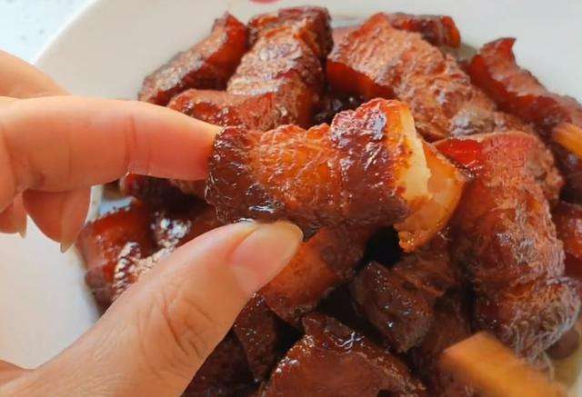 红烧肉简单做法视频(红烧肉的简单做法视频)