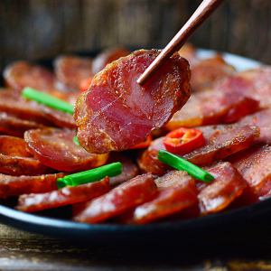 川味腊肠做法视频(四川腊肠的做法与配料视频)