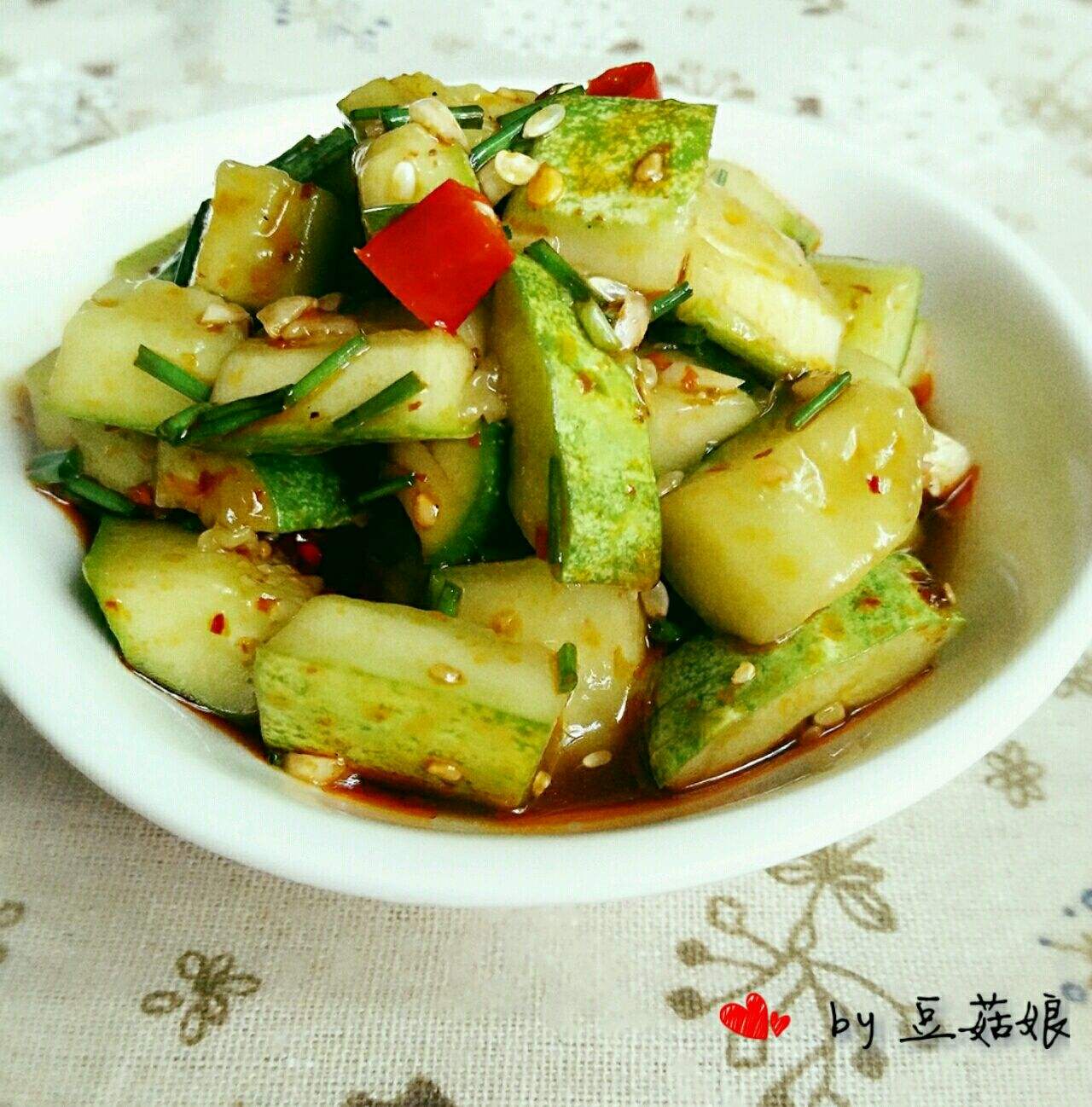 凉拌黄瓜的做法视频(凉拌黄瓜的做法视频教学)