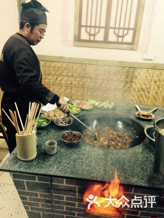 柴火鸡制作方法视频(柴火鸡制作方法视频大全)