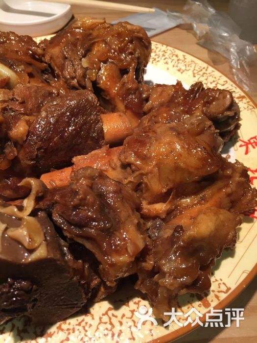 东北酱大骨的正宗做法视频(东北酱大骨的正宗做法视频窍门)
