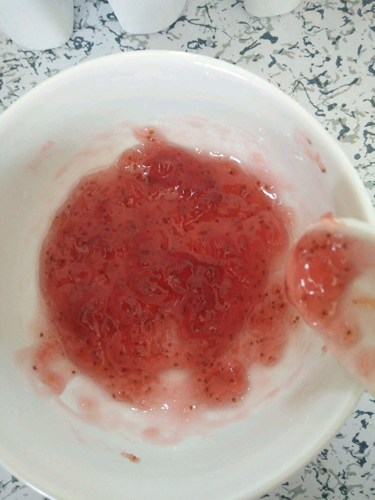 草莓雪糕怎么做视频(草莓雪糕做法家庭自制简单)