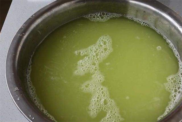 用绿豆做绿豆凉粉的做法视频(绿豆怎么做绿豆凉粉的制作方法)