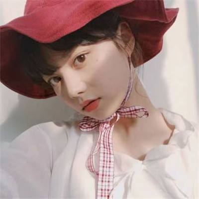 短视频女生(短视频女生模仿两种性格不同的猫)