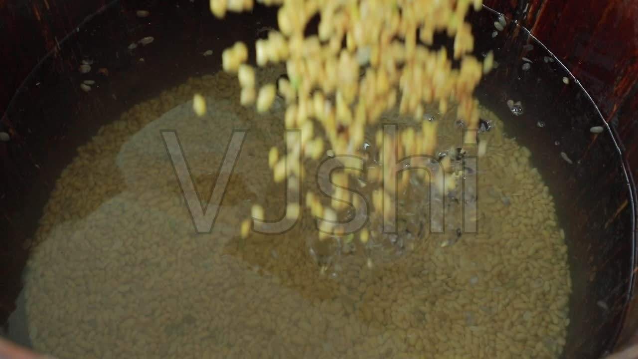 豆浆制作过程视频(豆浆是怎么做成的视频)