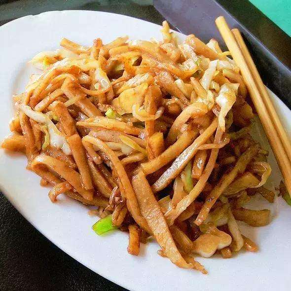 豆角炒饼的做法视频(豆角炒饼怎么炒简单又好吃)