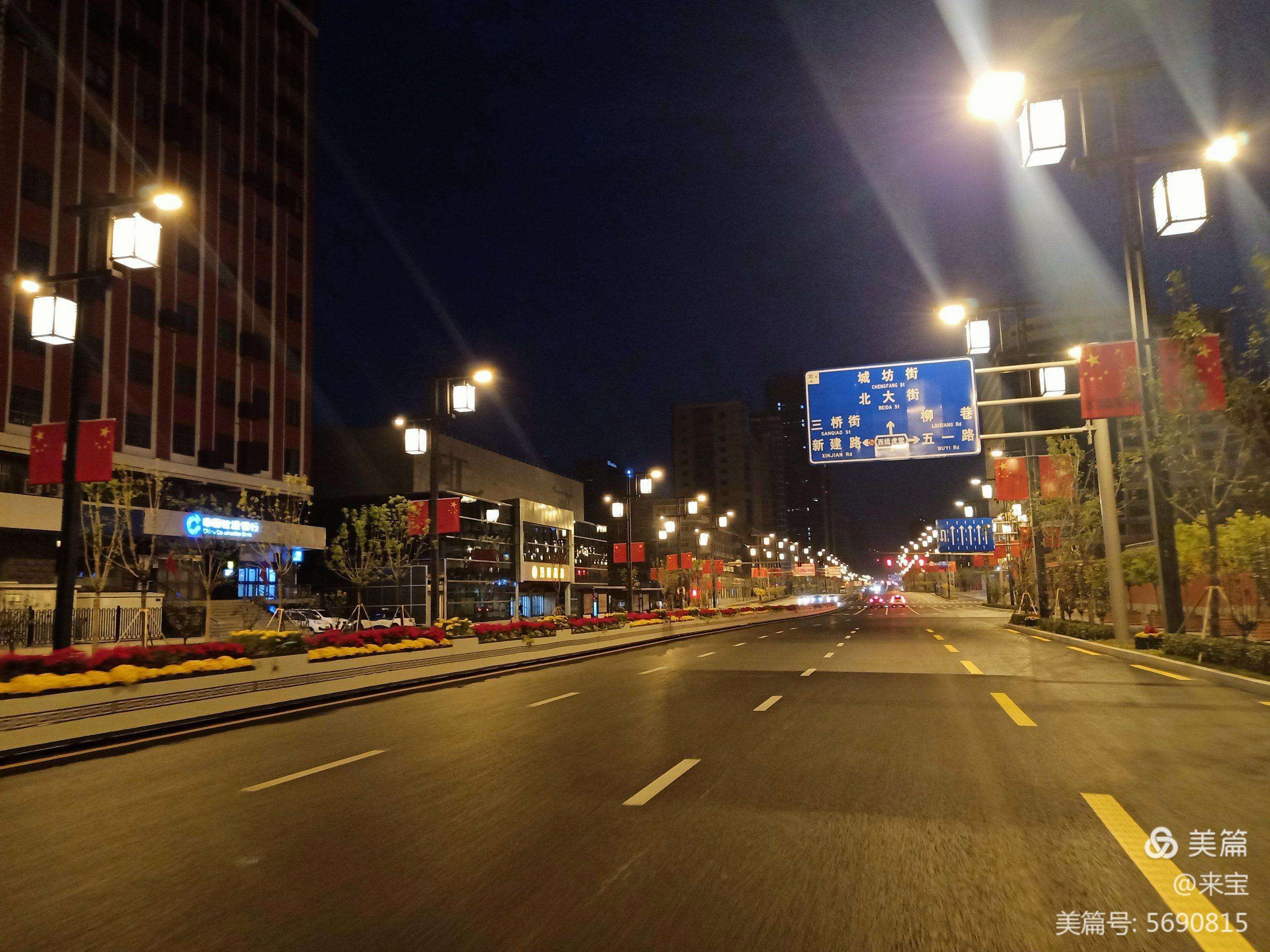 开车在路上的夜景短视频(开车在夜晚的路上唯美视频)