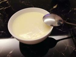 双皮奶的简单做法视频(怎么做双皮奶简单做法视频)