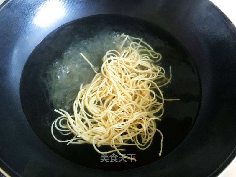 水煮干丝的家常的做法视频(水煮干丝的家常的做法视频大全)
