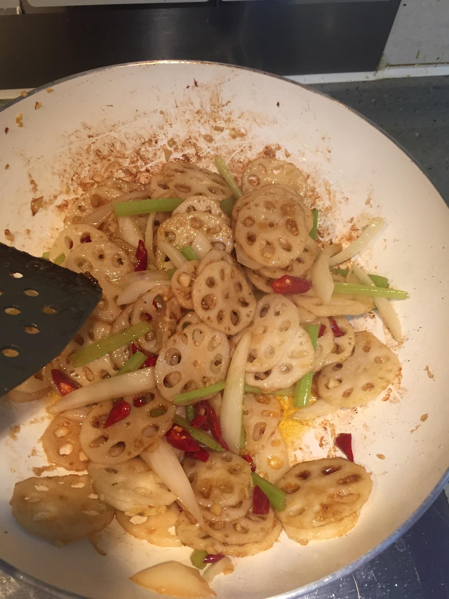 干锅藕片做法视频(干锅藕片做法视频窍门)