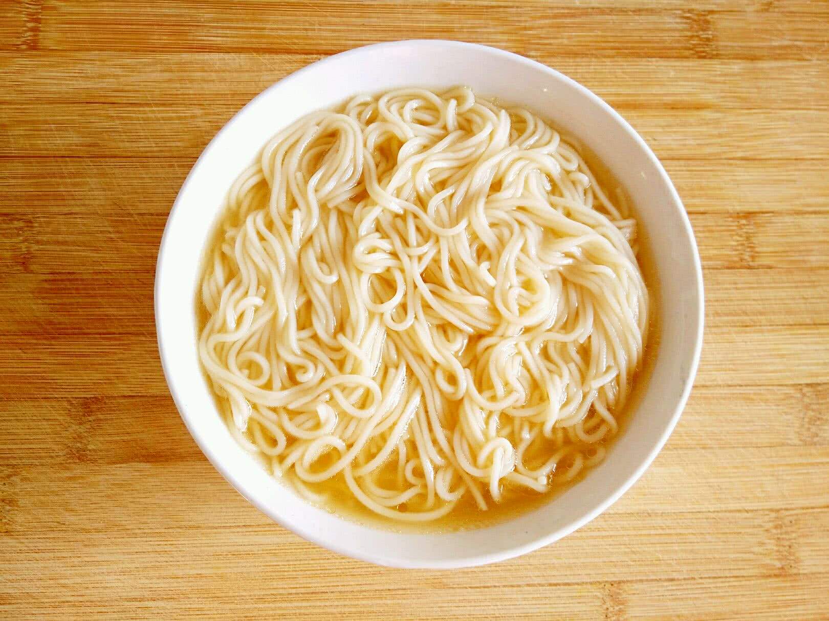 长寿面怎么做的视频(简单的长寿面的做法视频)